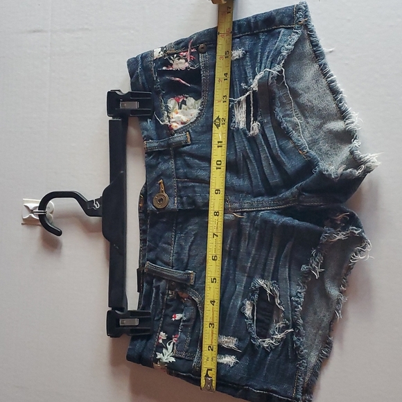 Distressed ripped shorts with flowers so cute❣️ - Picture 7 of 7